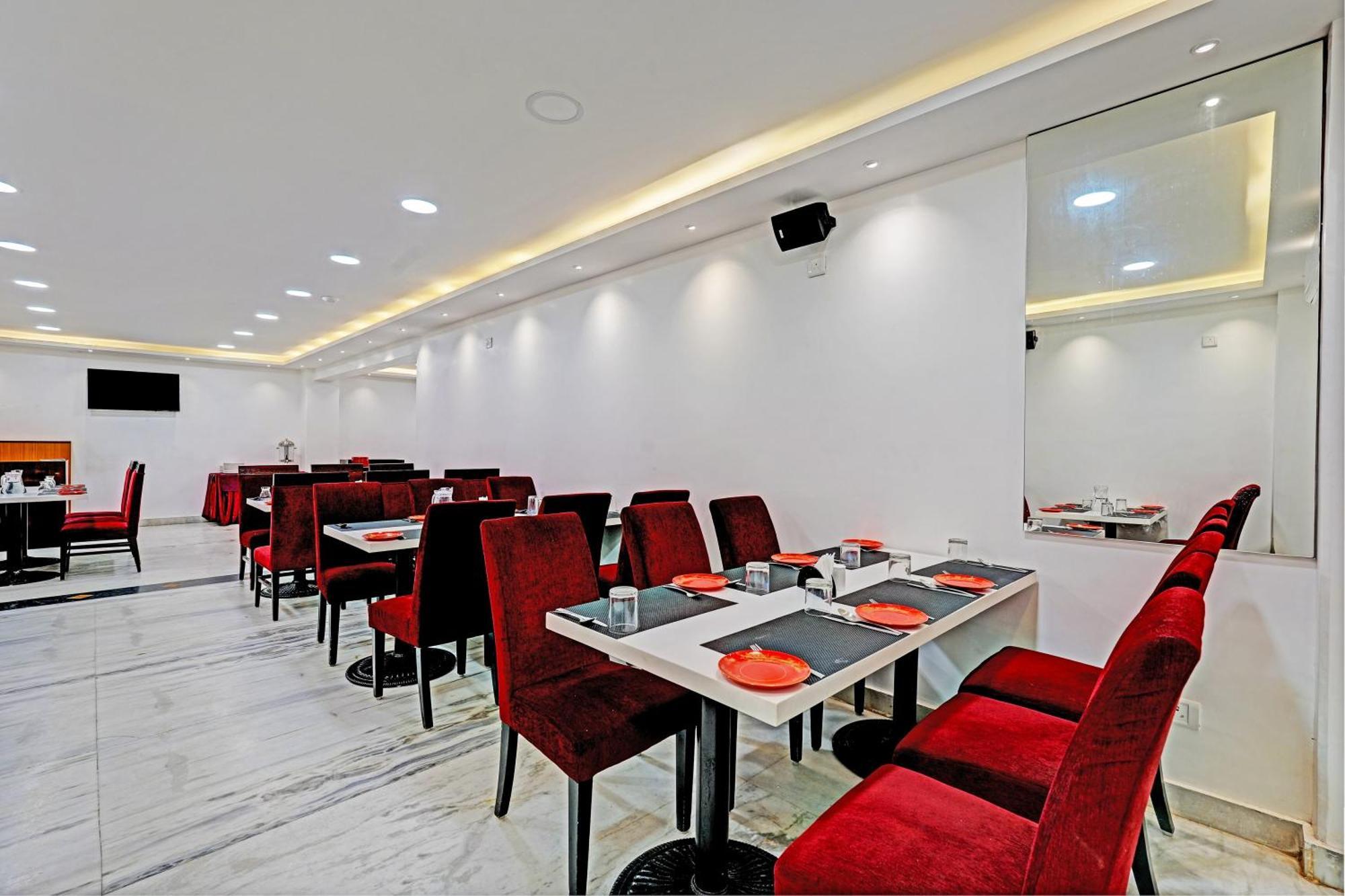 Hotel Hight Krone A Family Hotel Near Igi Airport Delhi ニューデリー エクステリア 写真
