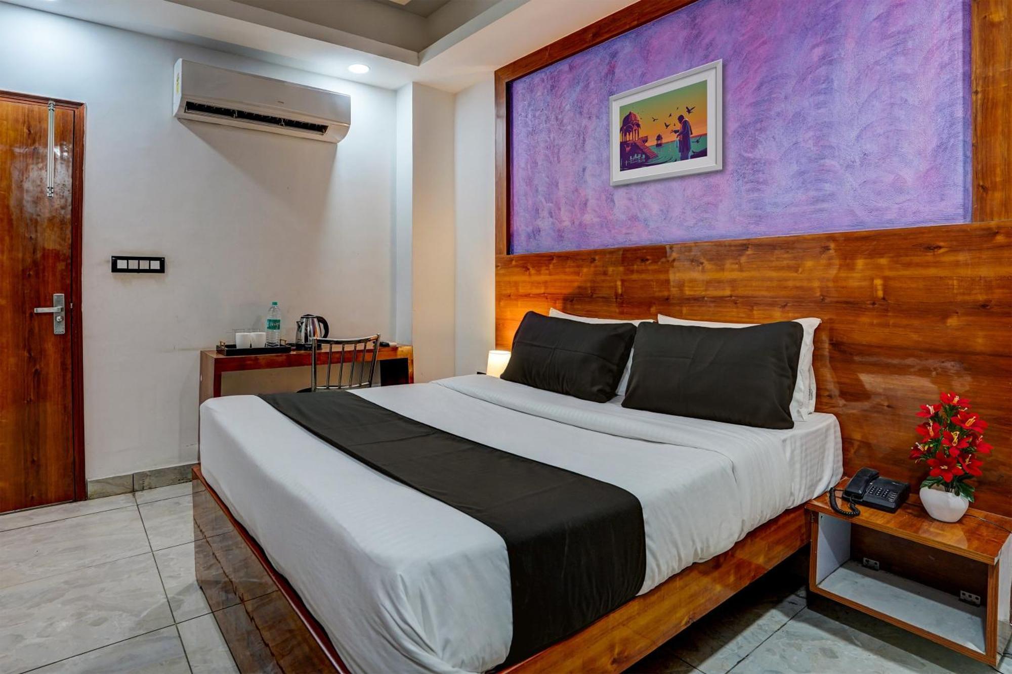 Hotel Hight Krone A Family Hotel Near Igi Airport Delhi ニューデリー エクステリア 写真