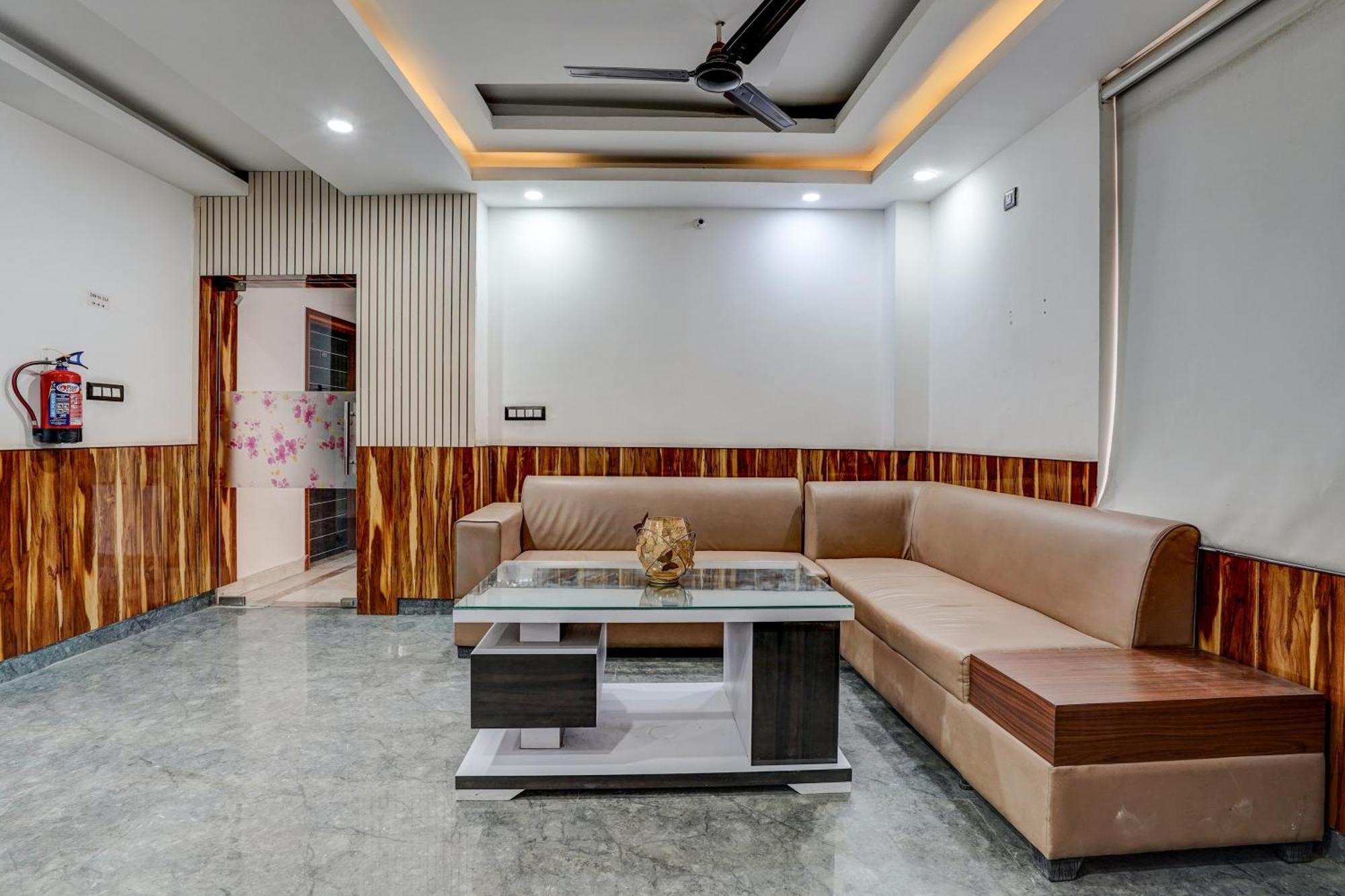 Hotel Hight Krone A Family Hotel Near Igi Airport Delhi ニューデリー エクステリア 写真