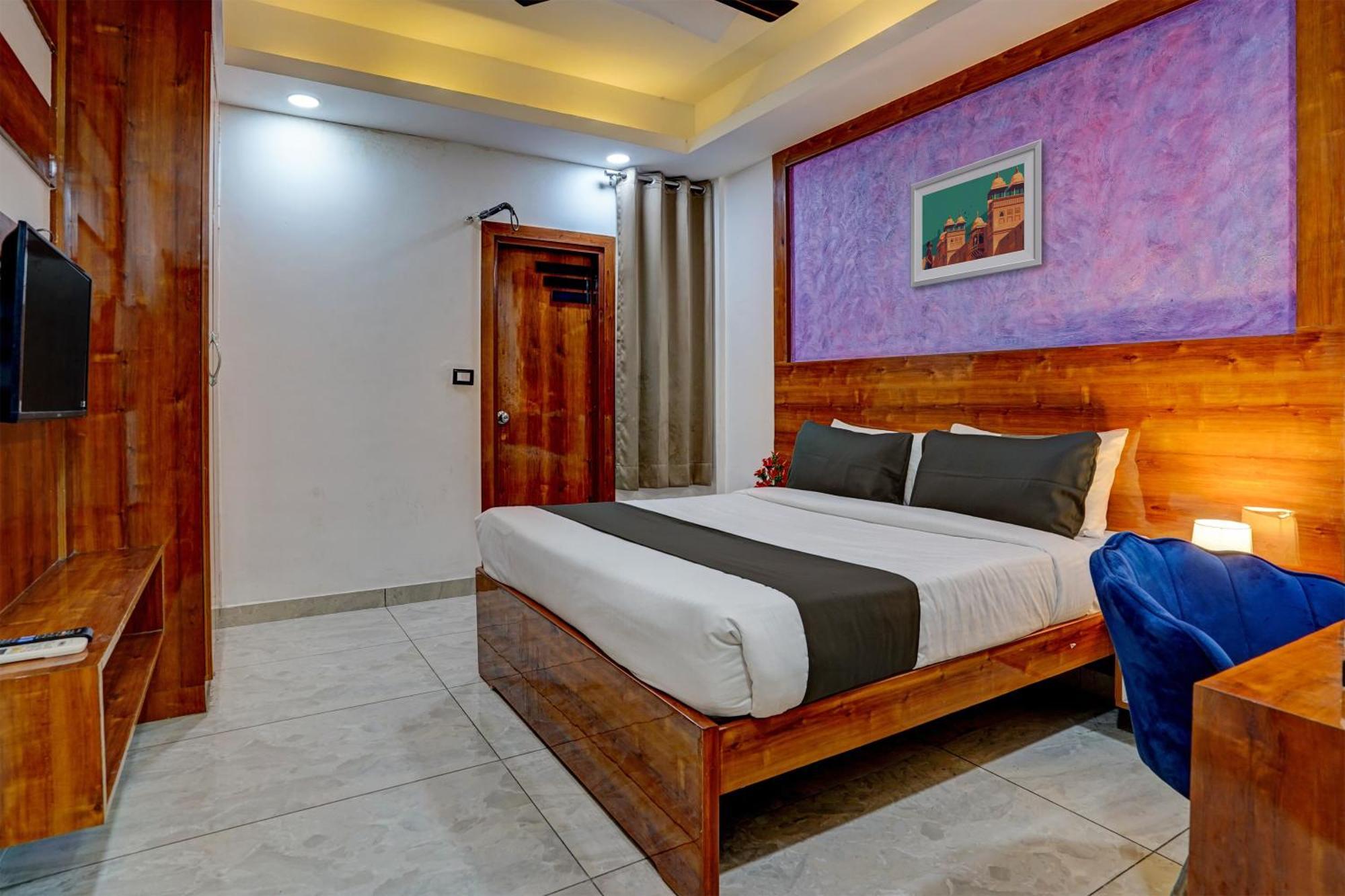 Hotel Hight Krone A Family Hotel Near Igi Airport Delhi ニューデリー エクステリア 写真