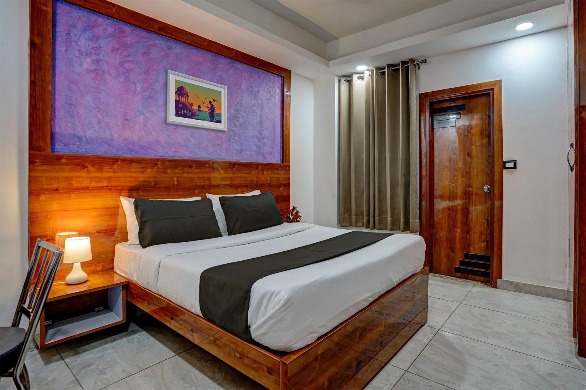 Hotel Hight Krone A Family Hotel Near Igi Airport Delhi ニューデリー エクステリア 写真