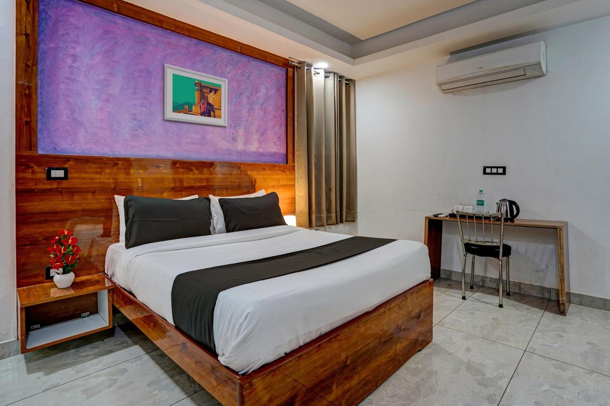 Hotel Hight Krone A Family Hotel Near Igi Airport Delhi ニューデリー エクステリア 写真