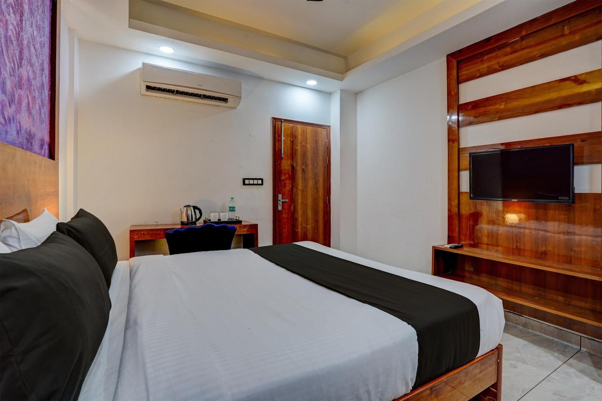Hotel Hight Krone A Family Hotel Near Igi Airport Delhi ニューデリー エクステリア 写真