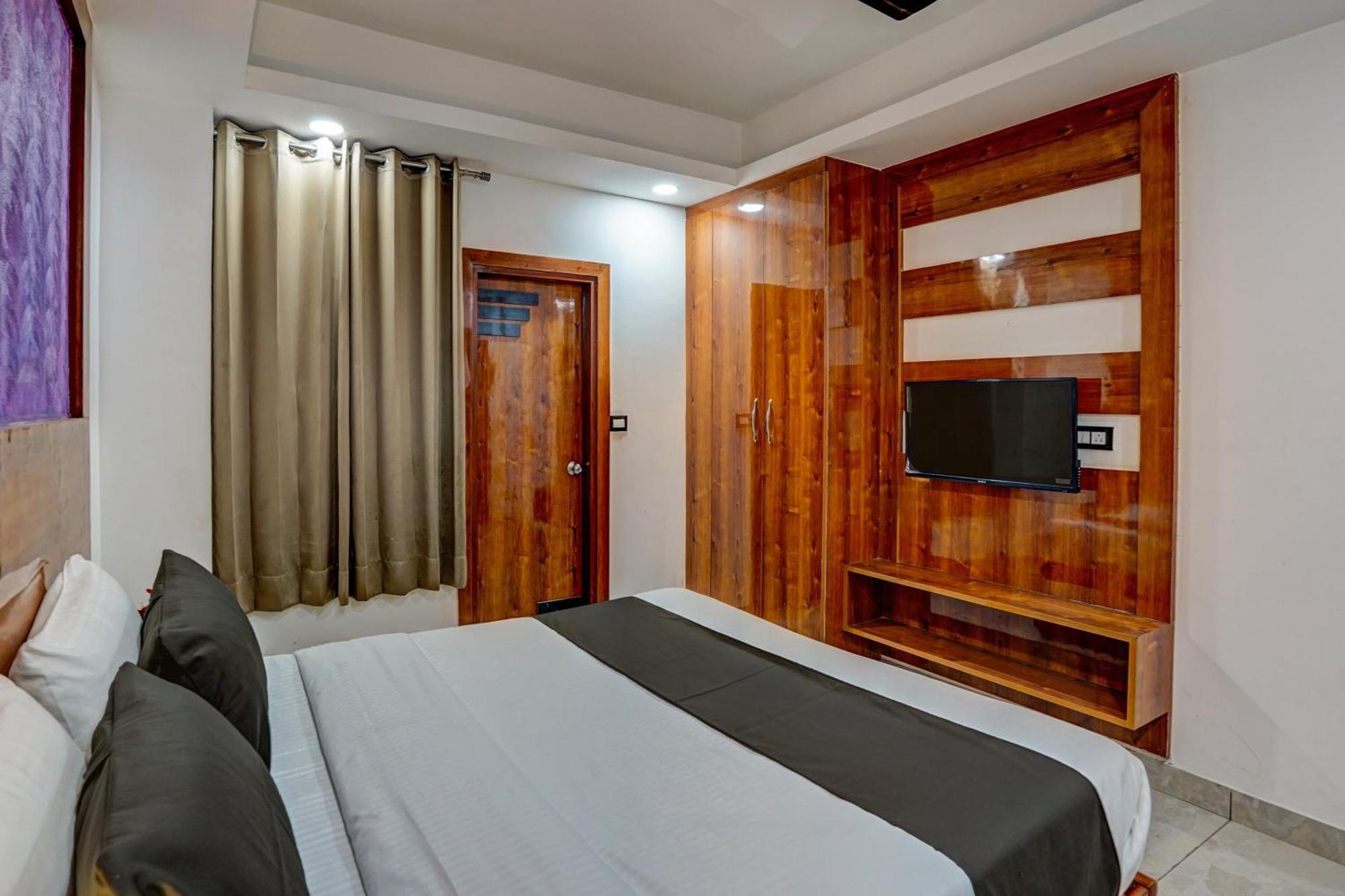 Hotel Hight Krone A Family Hotel Near Igi Airport Delhi ニューデリー エクステリア 写真
