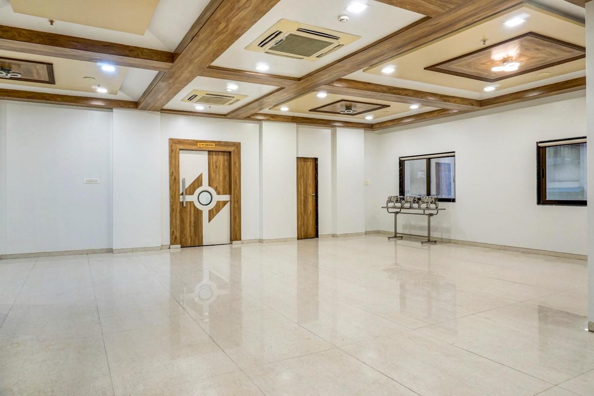 Hotel Hight Krone A Family Hotel Near Igi Airport Delhi ニューデリー エクステリア 写真